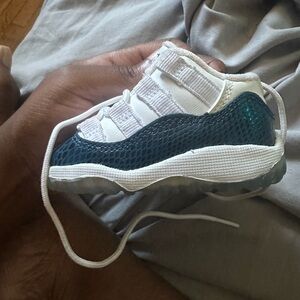 Jordan Kids Sneakers in White and Dark Blue